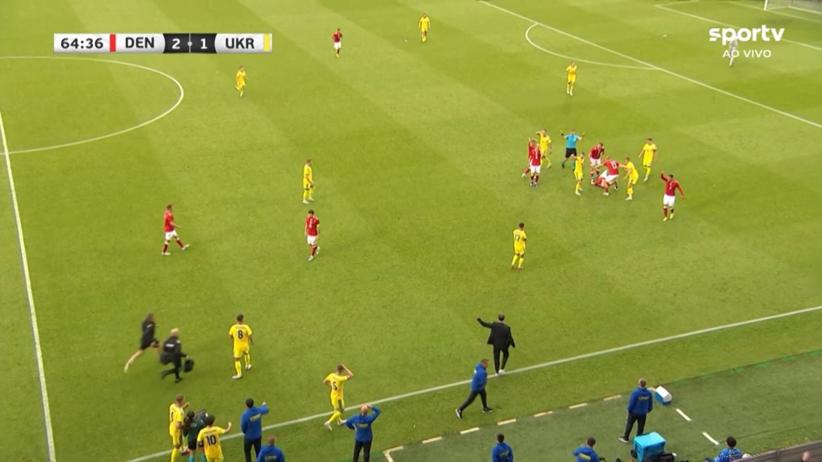 VIDEO: Christian Eriksen has collapsed on the pitch again 💔